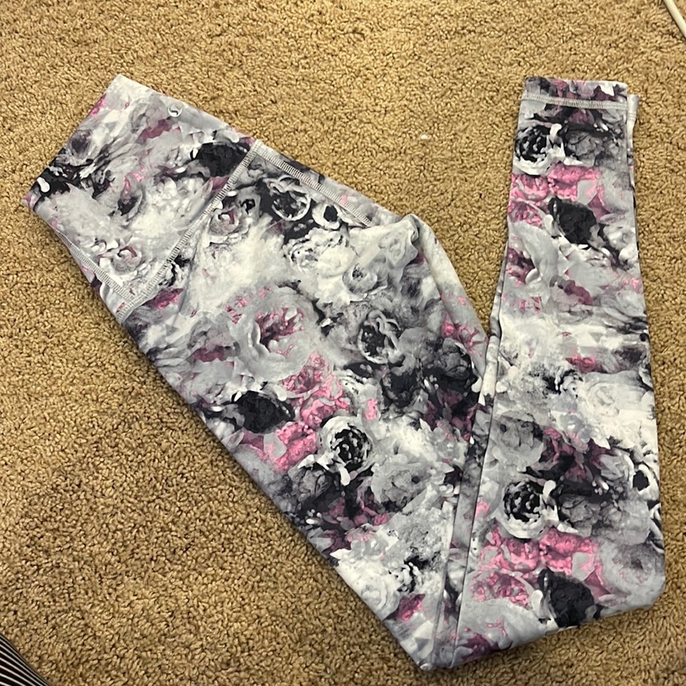 Lululemon wunder under high rise leggings. Size 4.